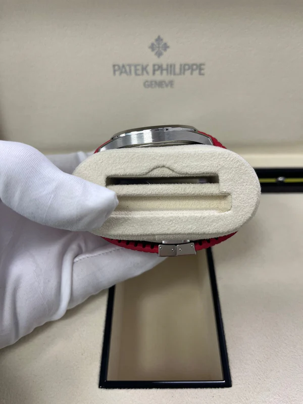 Patek Philippe Aquanaut 40mm Red Rubber 5167A-012 - Image 4