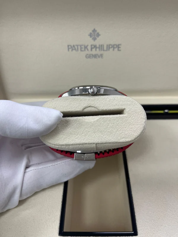 Patek Philippe Aquanaut 40mm Red Rubber 5167A-012 - Image 3