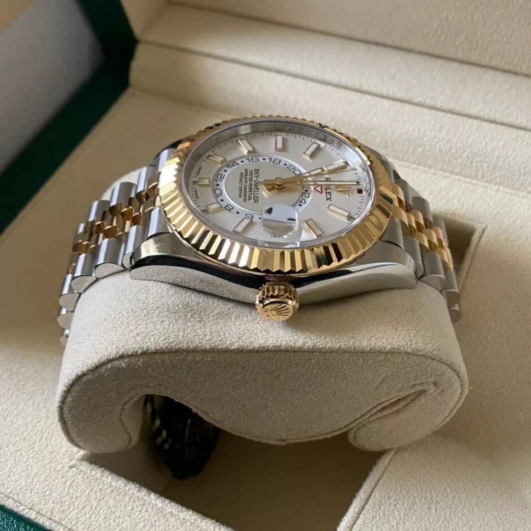 Rolex Sky-Dweller 336933-0006 White Dial Jubilee Bracelet 42mm - Image 4